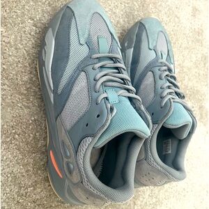 VERY NICE CONDITION Adidas Yeezy Boost 700 Inertia EG7597 Size Men’s 11
